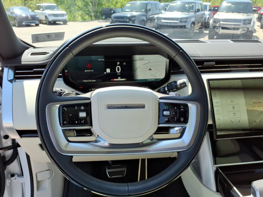 Certified 2025 Land Rover Range Rover SE AWD/4WD image 15