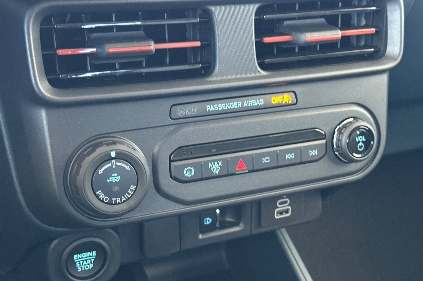 New 2025 Ford Maverick Lariat w/ 4K Tow Package image 19