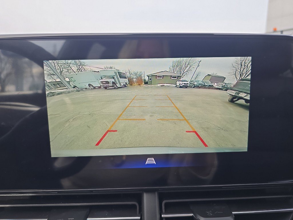 Used 2025 Chevrolet Trax ACTIV w/ Sunroof Package image 28