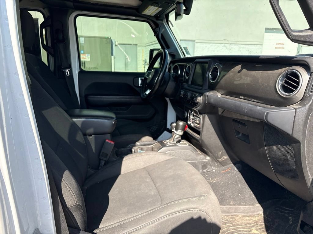 Used 2018 Jeep Wrangler Unlimited Sahara w/ Uconnect 4C Nav & Sound Group AWD/4WD image 19