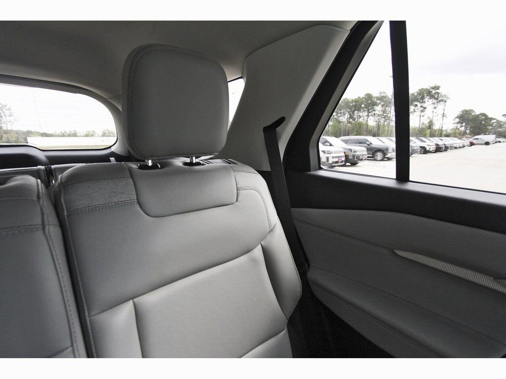 Used 2025 Ford Explorer Active w/ Active Comfort Package AWD/4WD image 13
