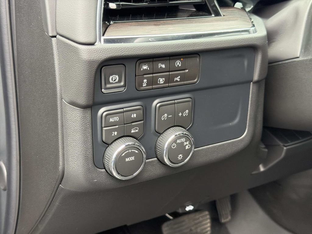 Used 2026 Chevrolet Tahoe LS AWD/4WD image 25