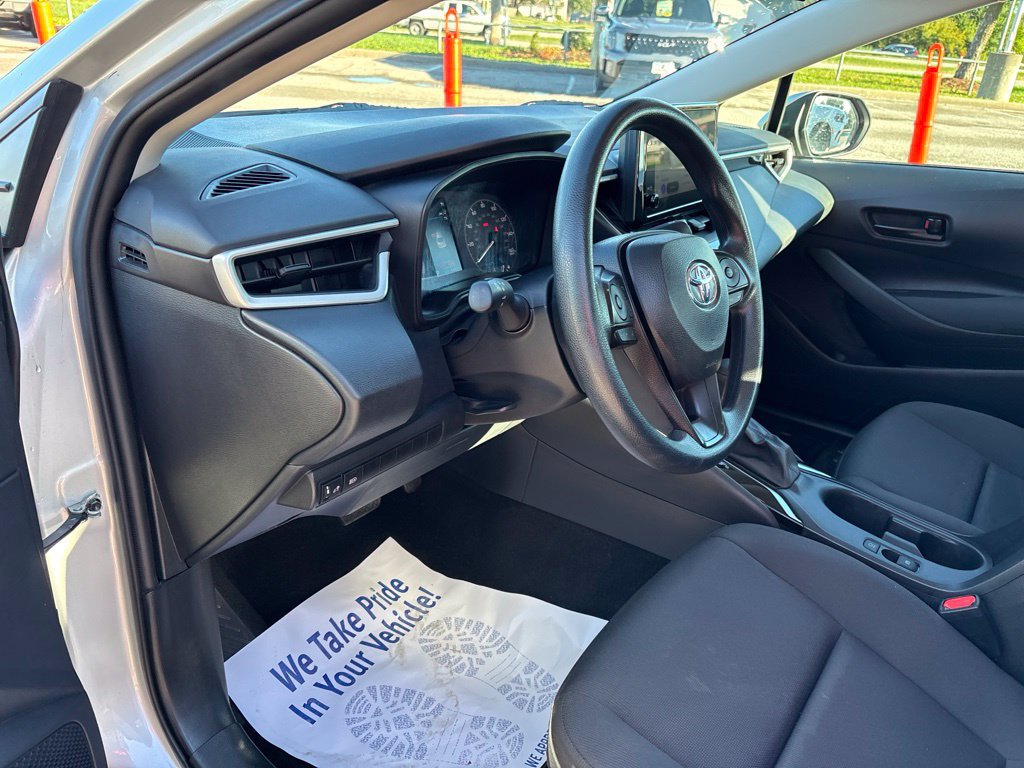 Used 2025 Toyota Corolla LE FWD image 31