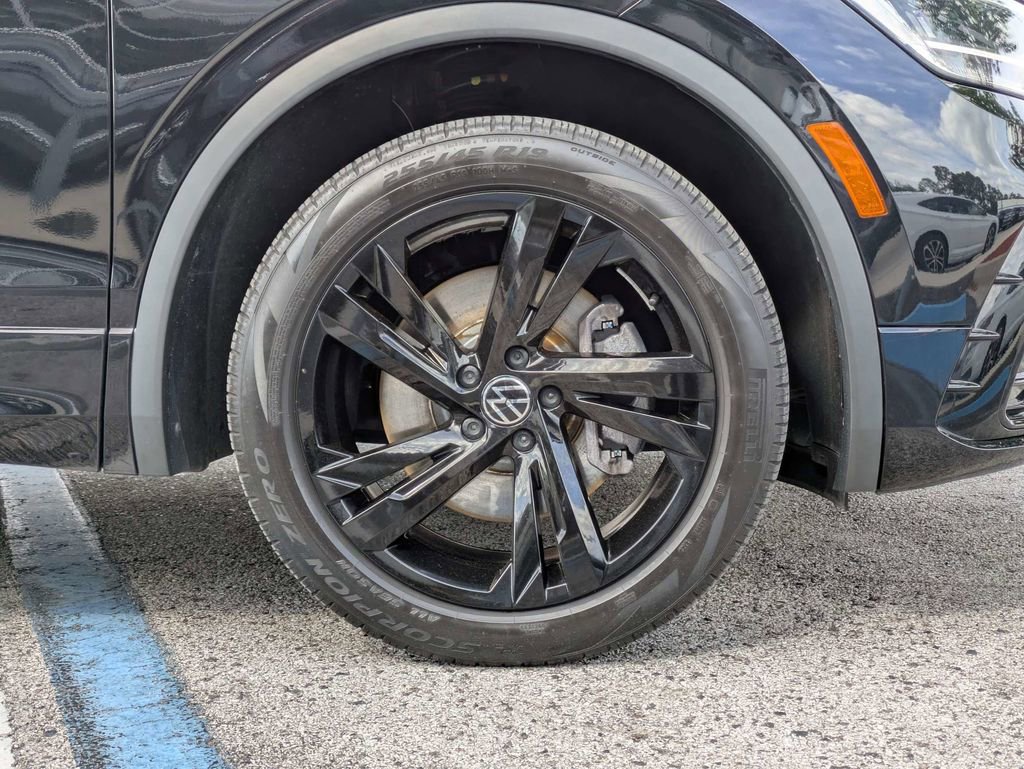 Used 2023 Volkswagen Tiguan SE R-Line image 11