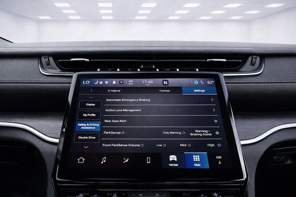 Used 2024 Jeep Grand Cherokee Limited 4xe w/ Luxury Tech Group II image 30