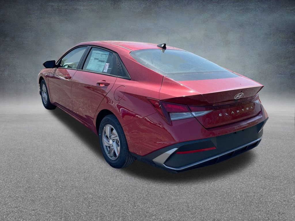 Certified 2025 Hyundai Elantra SE image 30