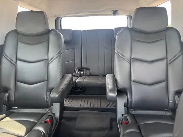 Used 2019 Cadillac Escalade Premium Luxury w/ Escalade Sport Edition AWD/4WD image 19
