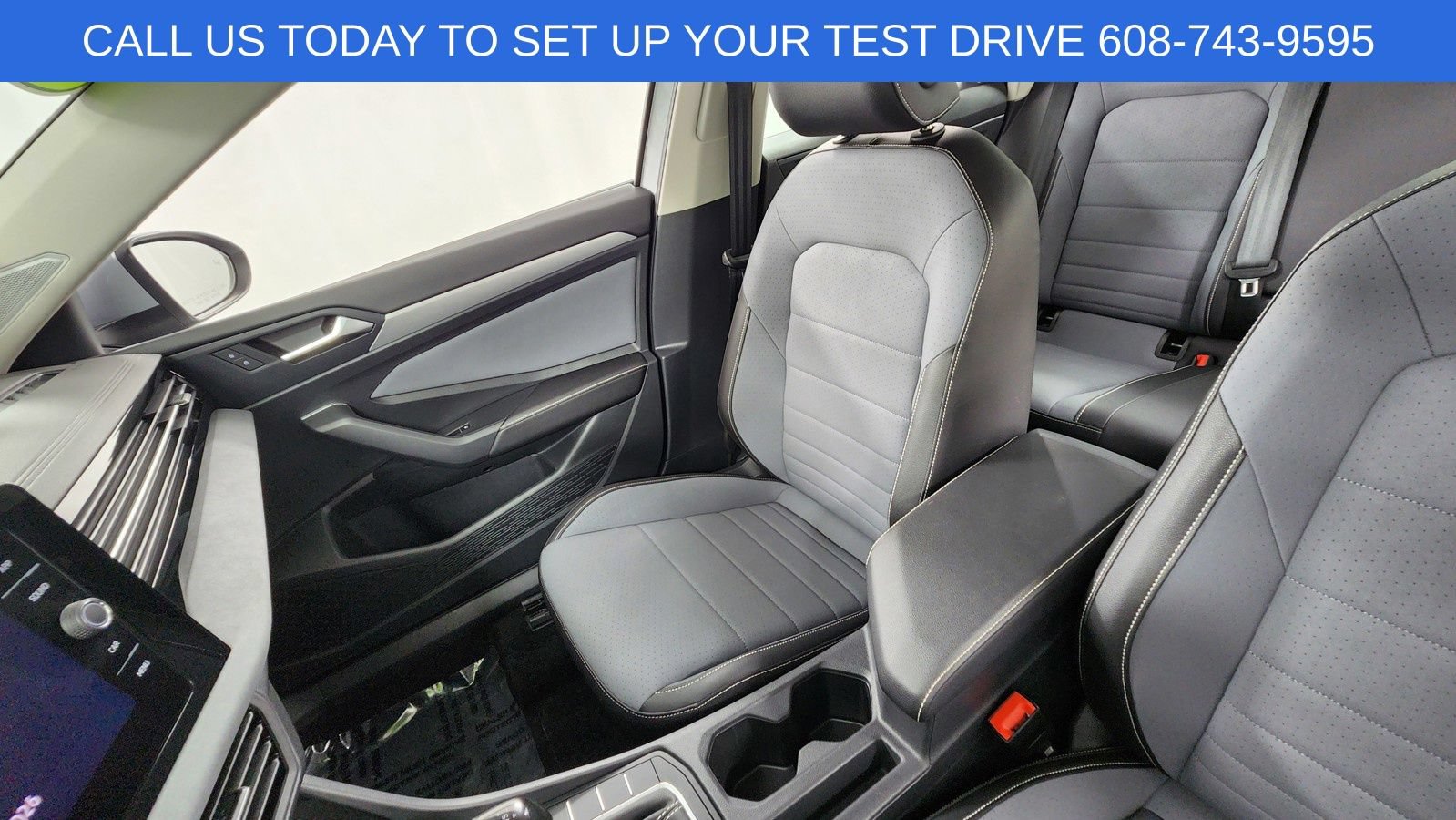Used 2025 Volkswagen Jetta SE FWD image 13