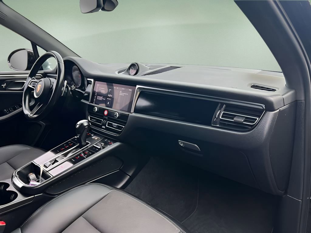 Used 2024 Porsche Macan T AWD/4WD image 16