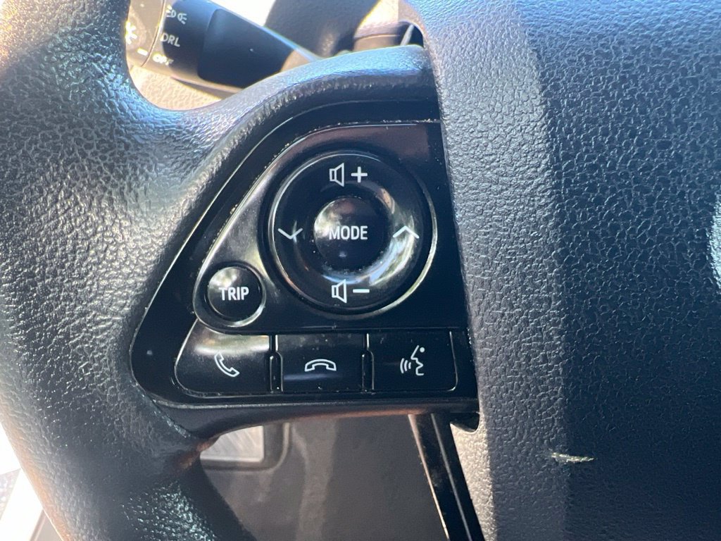 Used 2021 Toyota Prius L Eco FWD image 48