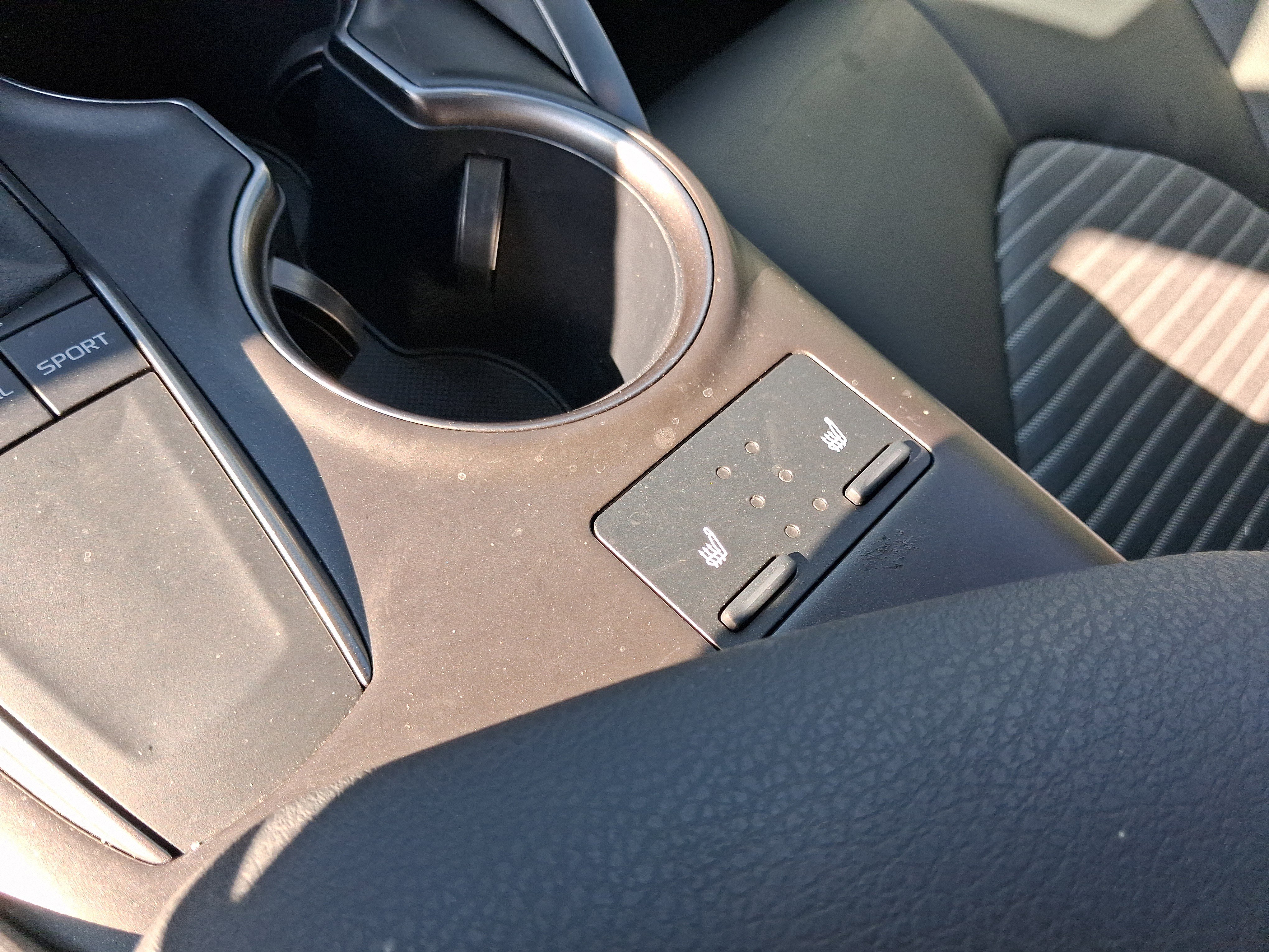 Used 2024 Toyota Camry SE w/ Cold Weather Package FWD image 27