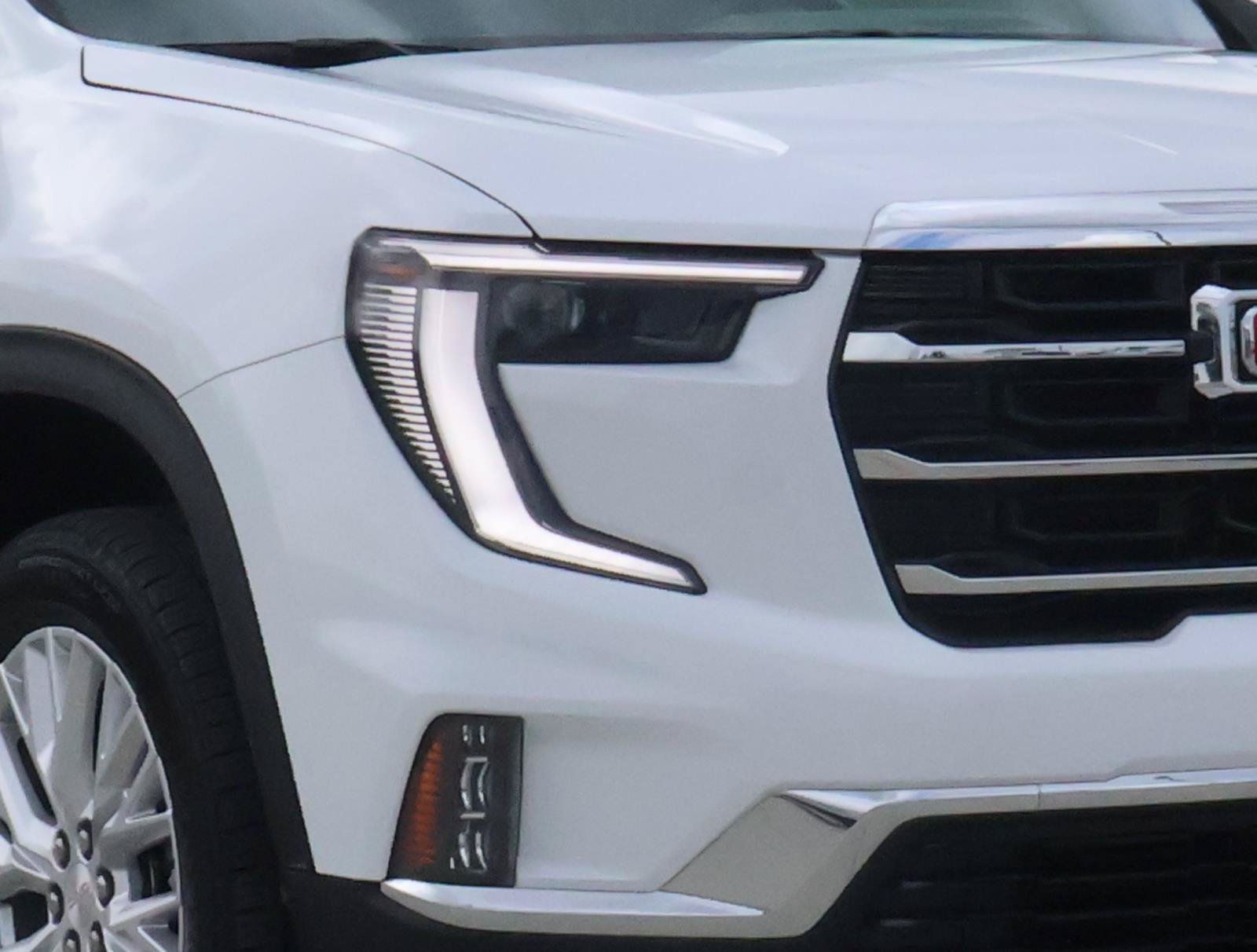 Used 2026 GMC Acadia Elevation w/ Elevation Premium Package FWD image 7