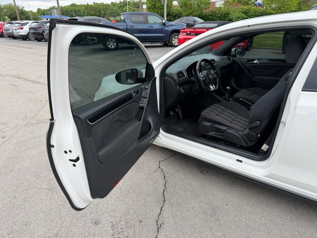 Used 2013 Volkswagen Golf 2-Door FWD image 12