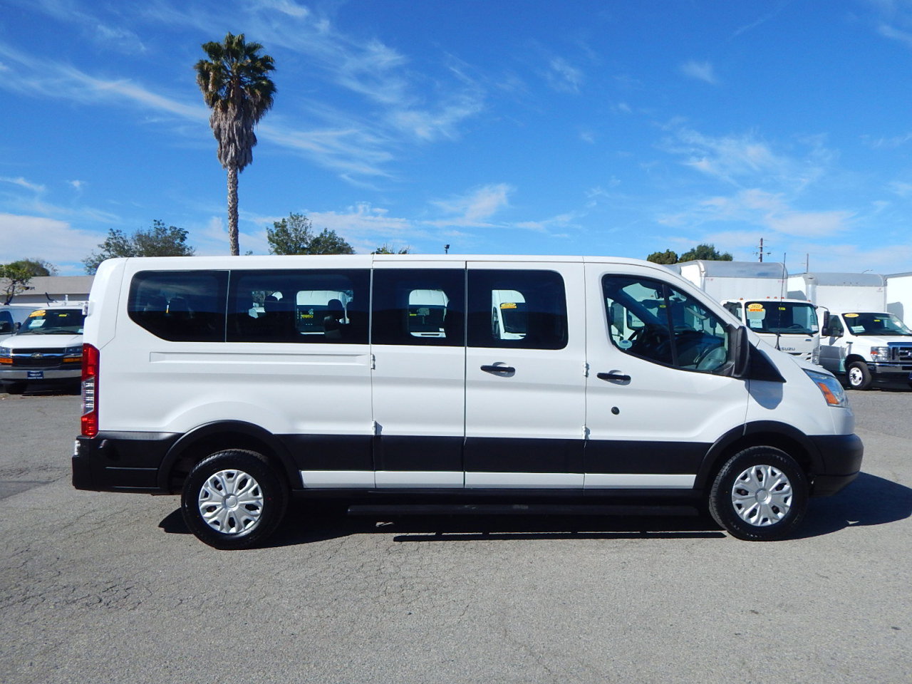 Used 2017 Ford Transit 350 XLT image 9