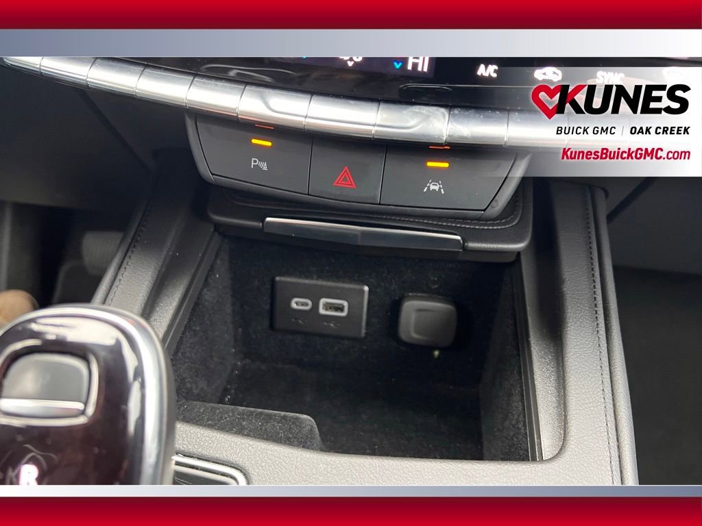 Used 2025 Cadillac XT4 Premium Luxury image 26