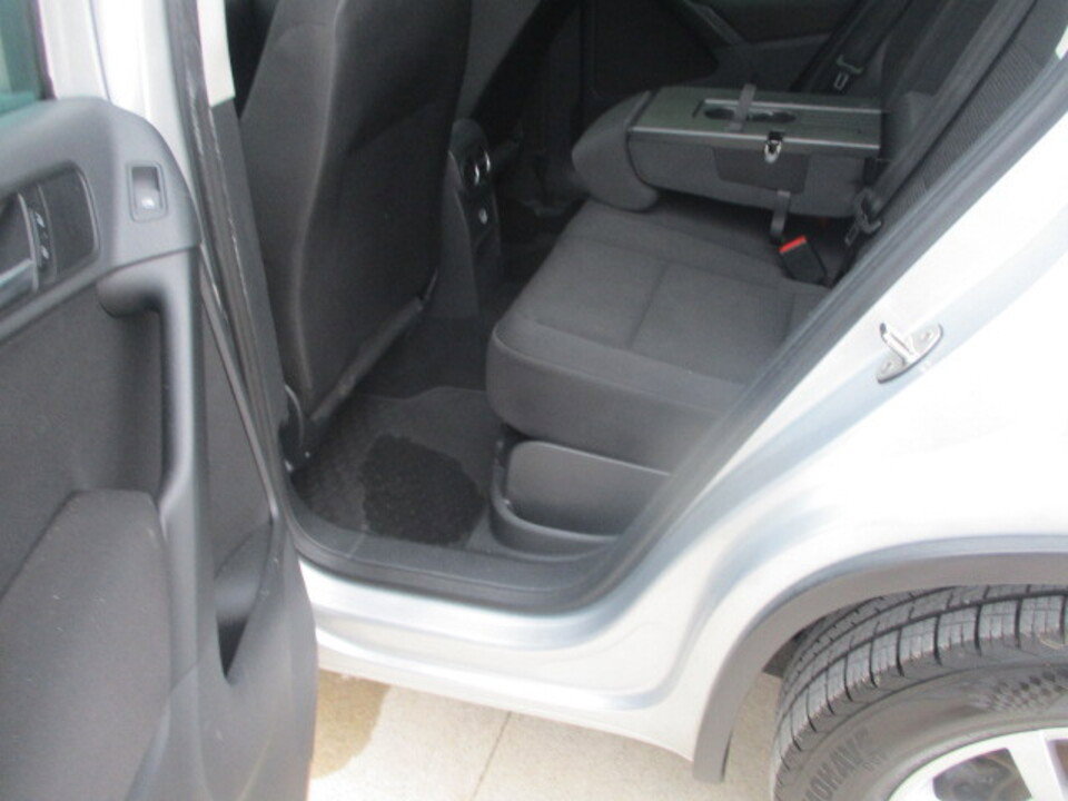 Used 2013 Volkswagen Tiguan S image 8