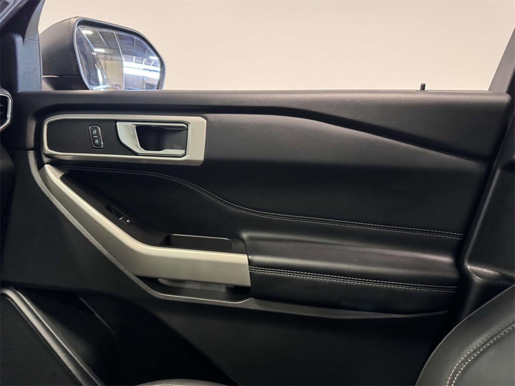 Used 2022 Ford Explorer XLT w/ Equipment Group 202A image 33