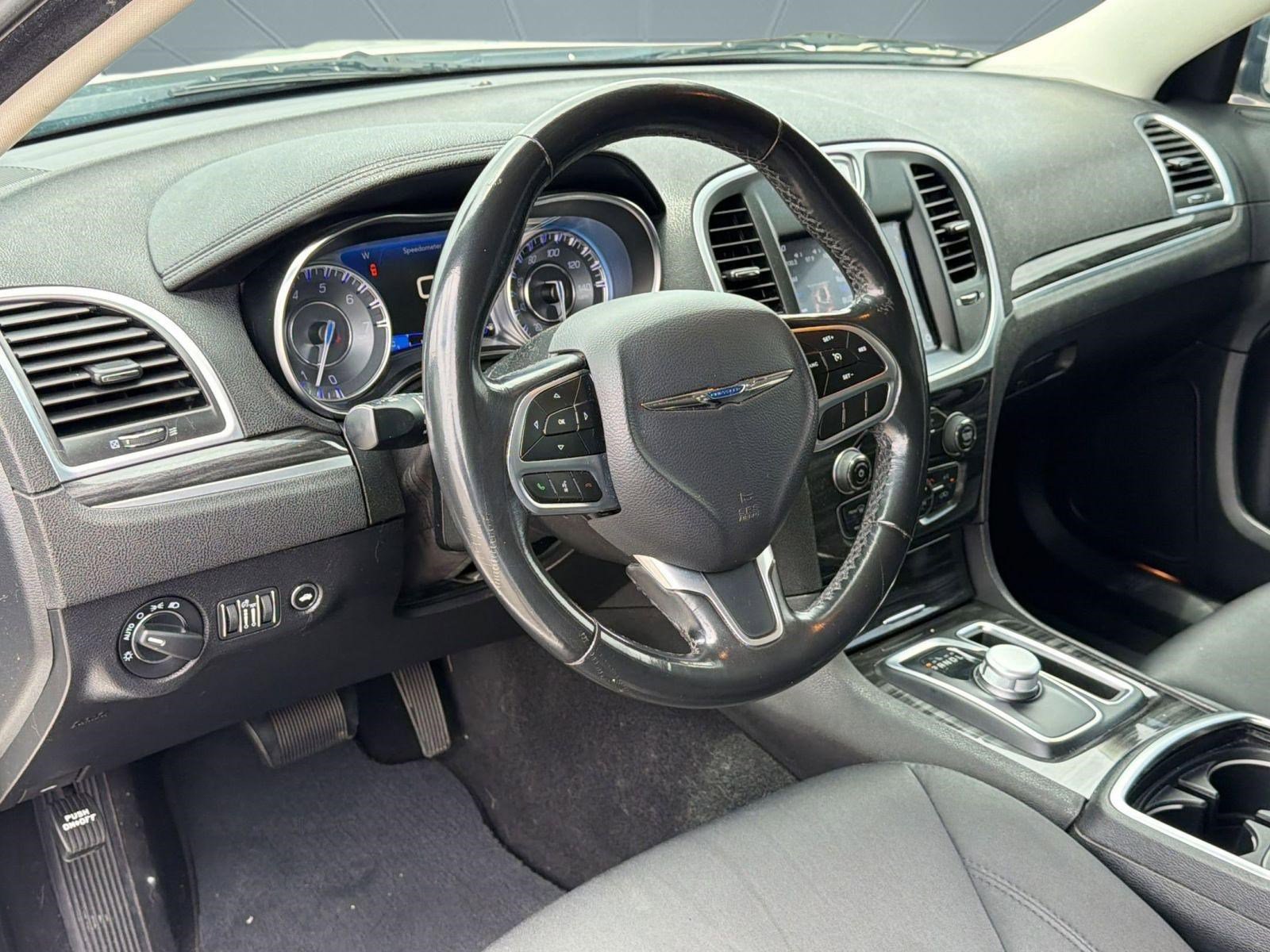 Used 2019 Chrysler 300 Touring w/ Sport Appearance Package RWD image 4
