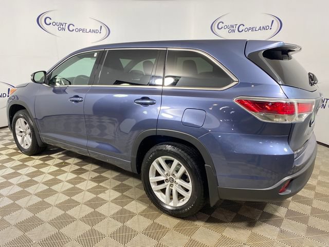 Used 2016 Toyota Highlander LE AWD/4WD image 3