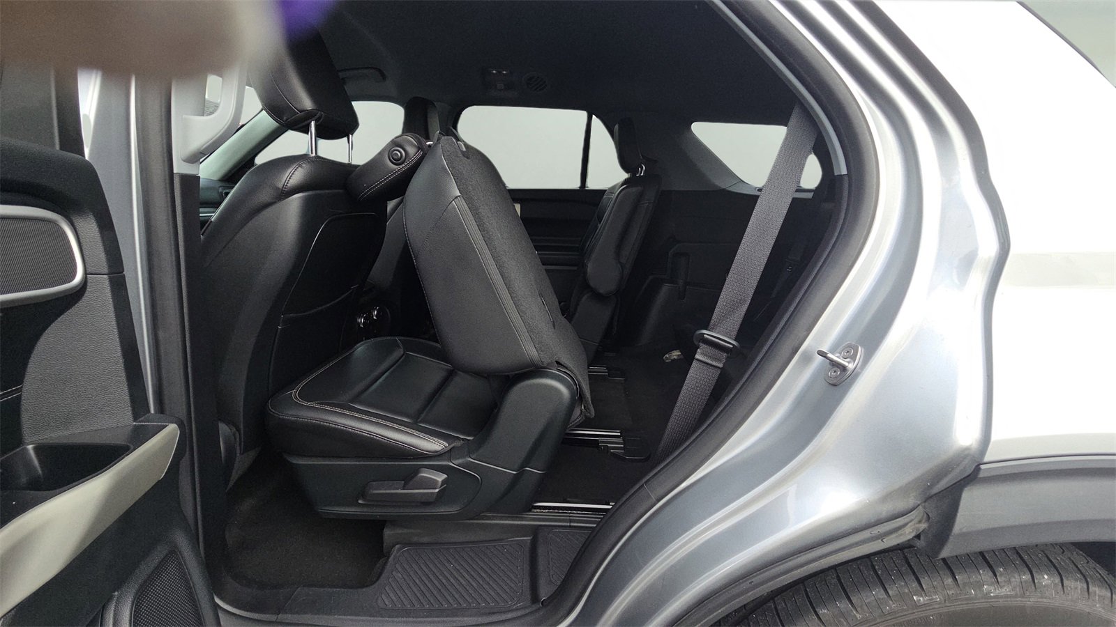 Used 2020 Ford Explorer XLT w/ Equipment Group 202A image 38