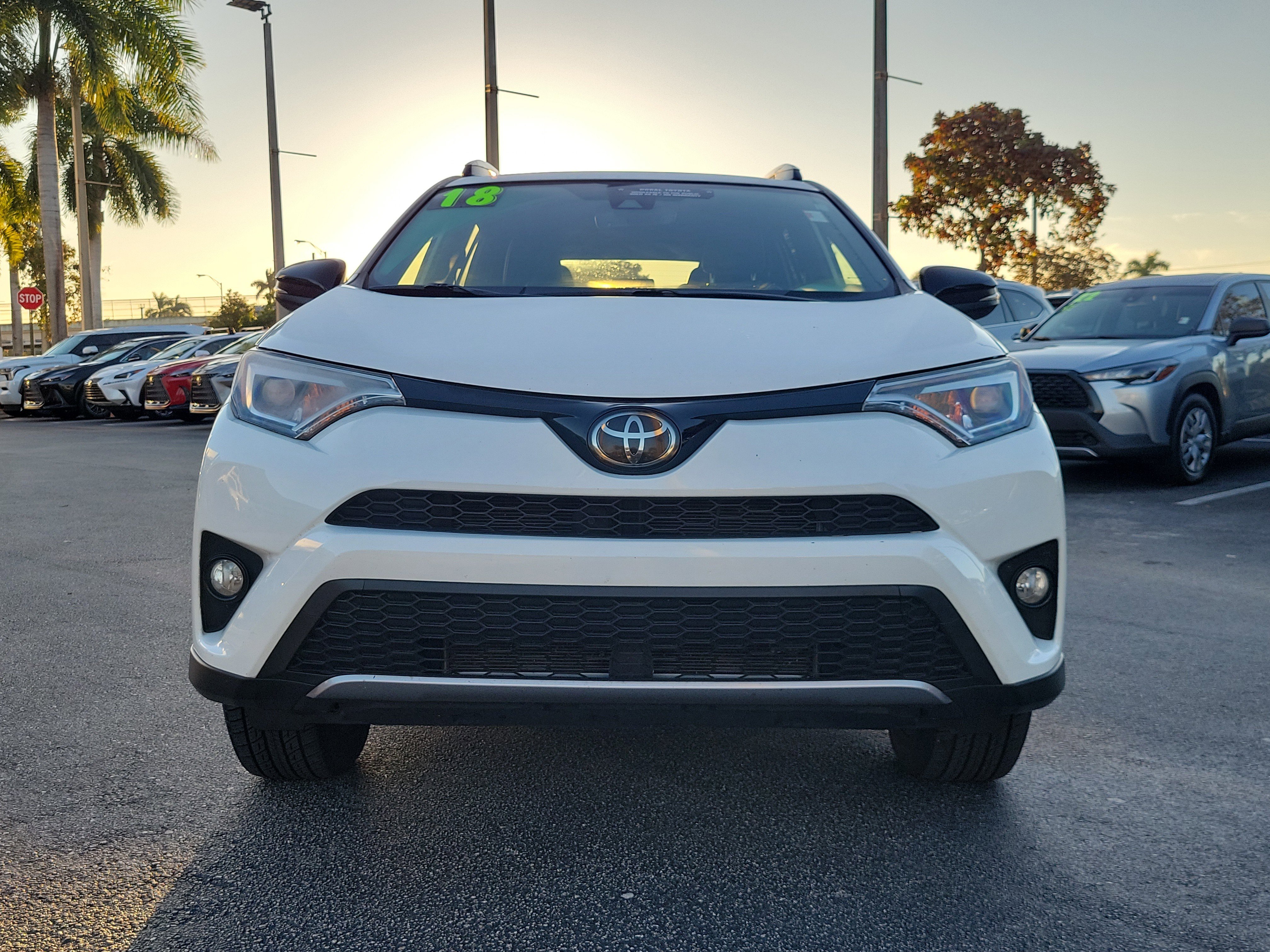 Used 2018 Toyota RAV4 SE image 2