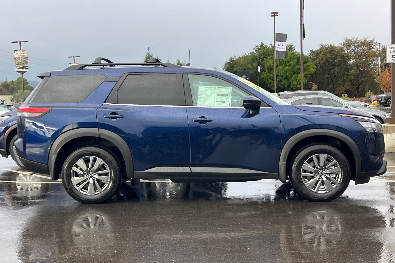 New 2025 Nissan Pathfinder SV image 3