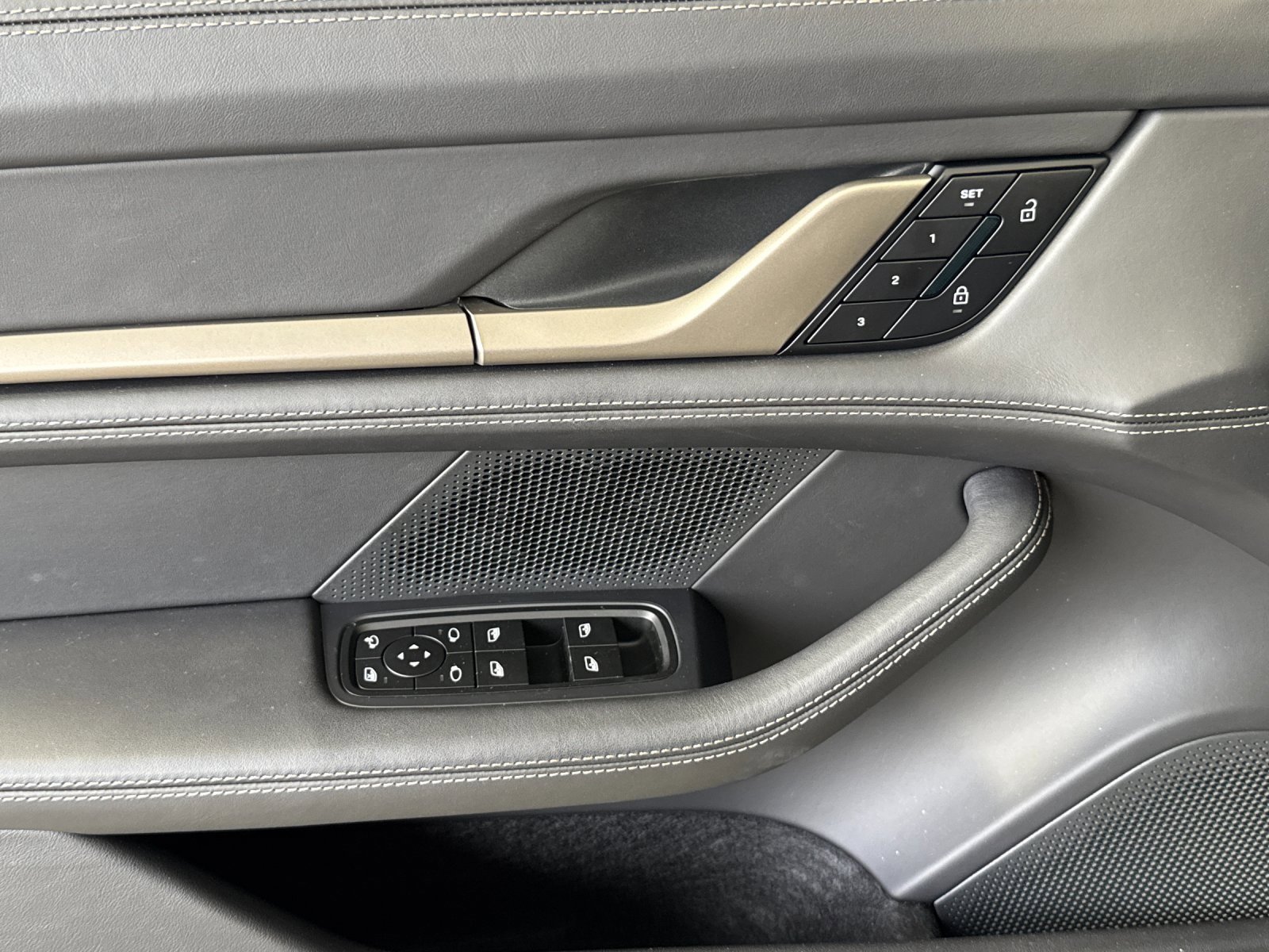 Used 2025 Porsche Taycan Turbo image 11