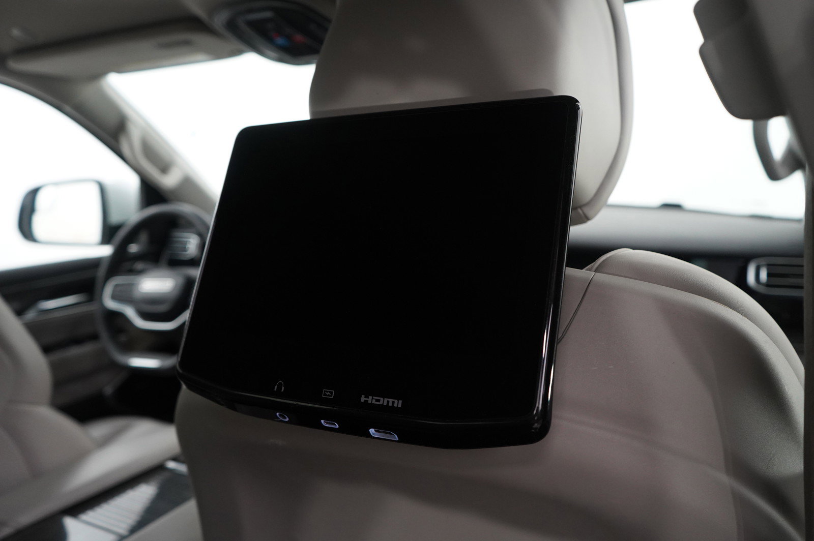 Used 2022 Jeep Wagoneer Series III w/ Rear Seat Video Group 1 image 13