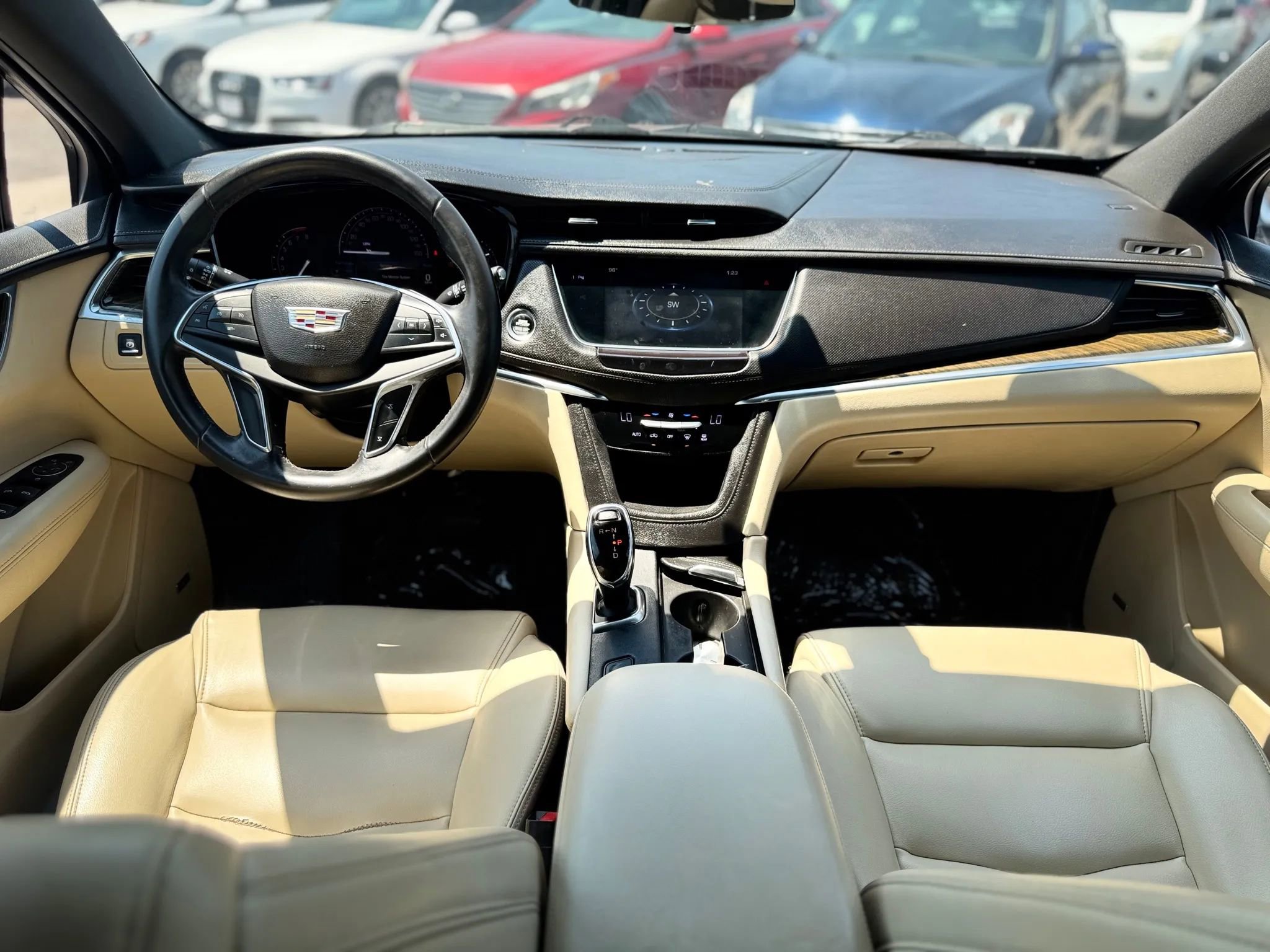 Used 2017 Cadillac XT5 Sport Utility 4D FWD image 32