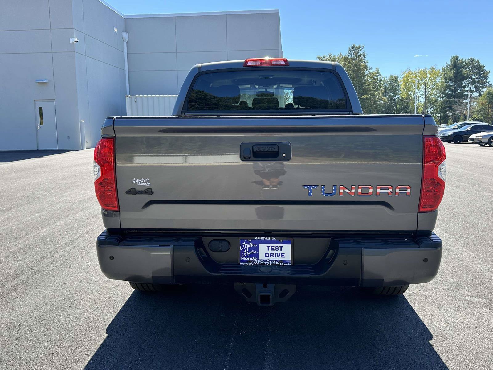 Used 2017 Toyota Tundra Limited w/ Limited Premium Package AWD/4WD image 25