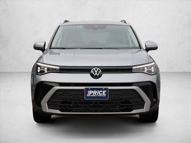 Used 2025 Volkswagen Taos SE FWD image 2