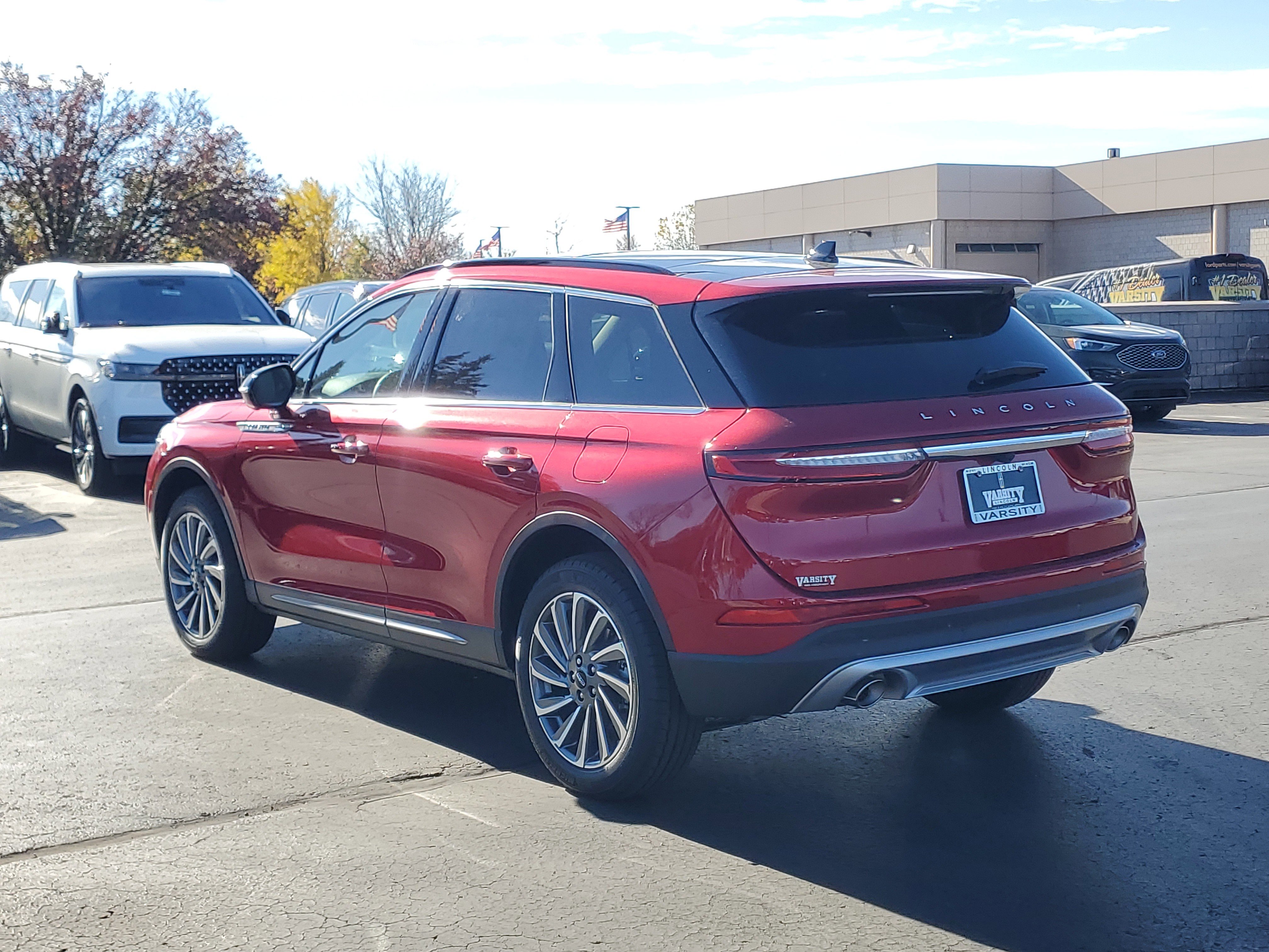 New 2025 Lincoln Corsair Reserve w/ Equipment Group 202A image 3