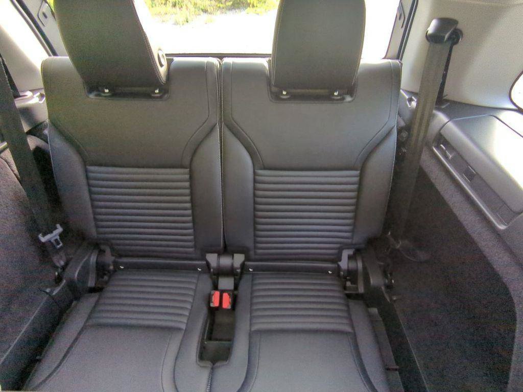 Used 2024 Land Rover Discovery S AWD/4WD image 20