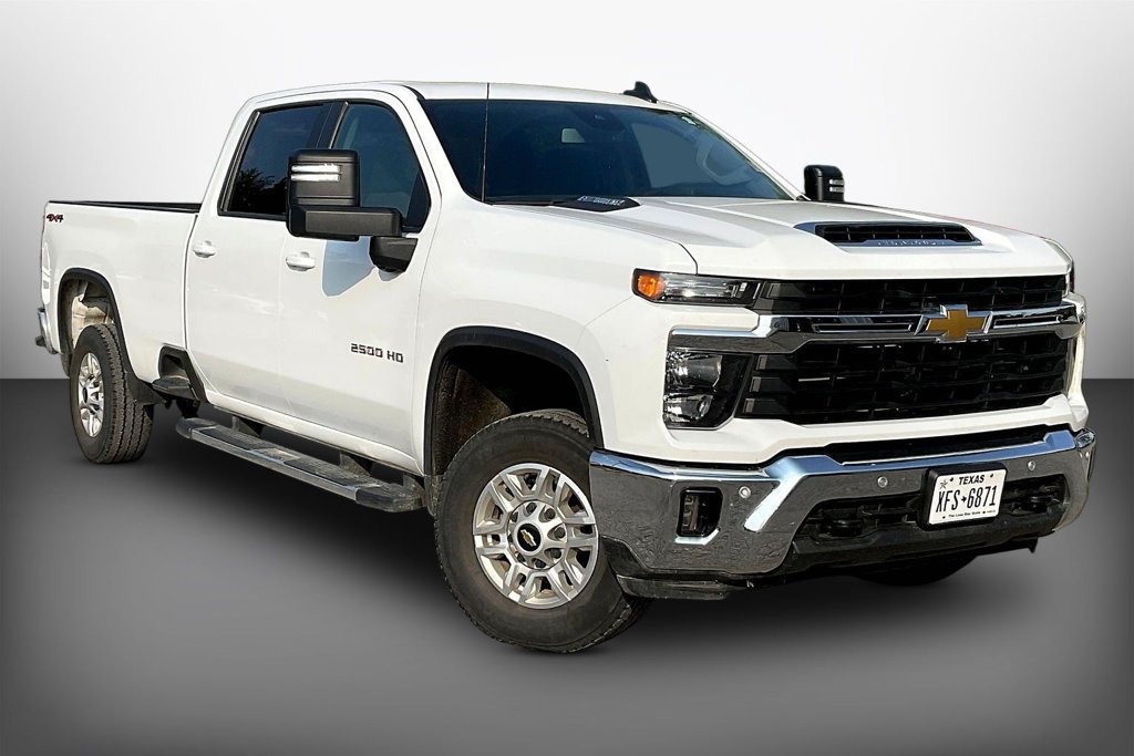Used 2025 Chevrolet Silverado 2500 LT w/ Safety Package AWD/4WD image 3