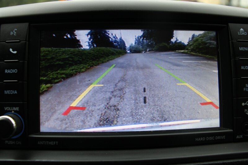 Used 2014 Chrysler Town & Country Touring FWD image 9