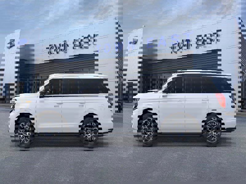 New 2025 Ford Expedition Active image 3