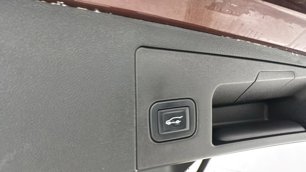 Used 2022 Cadillac XT5 Premium Luxury w/ LPO, Floor Liner Package image 16