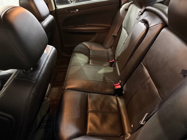 Used 2015 Chevrolet Impala LTZ FWD image 31