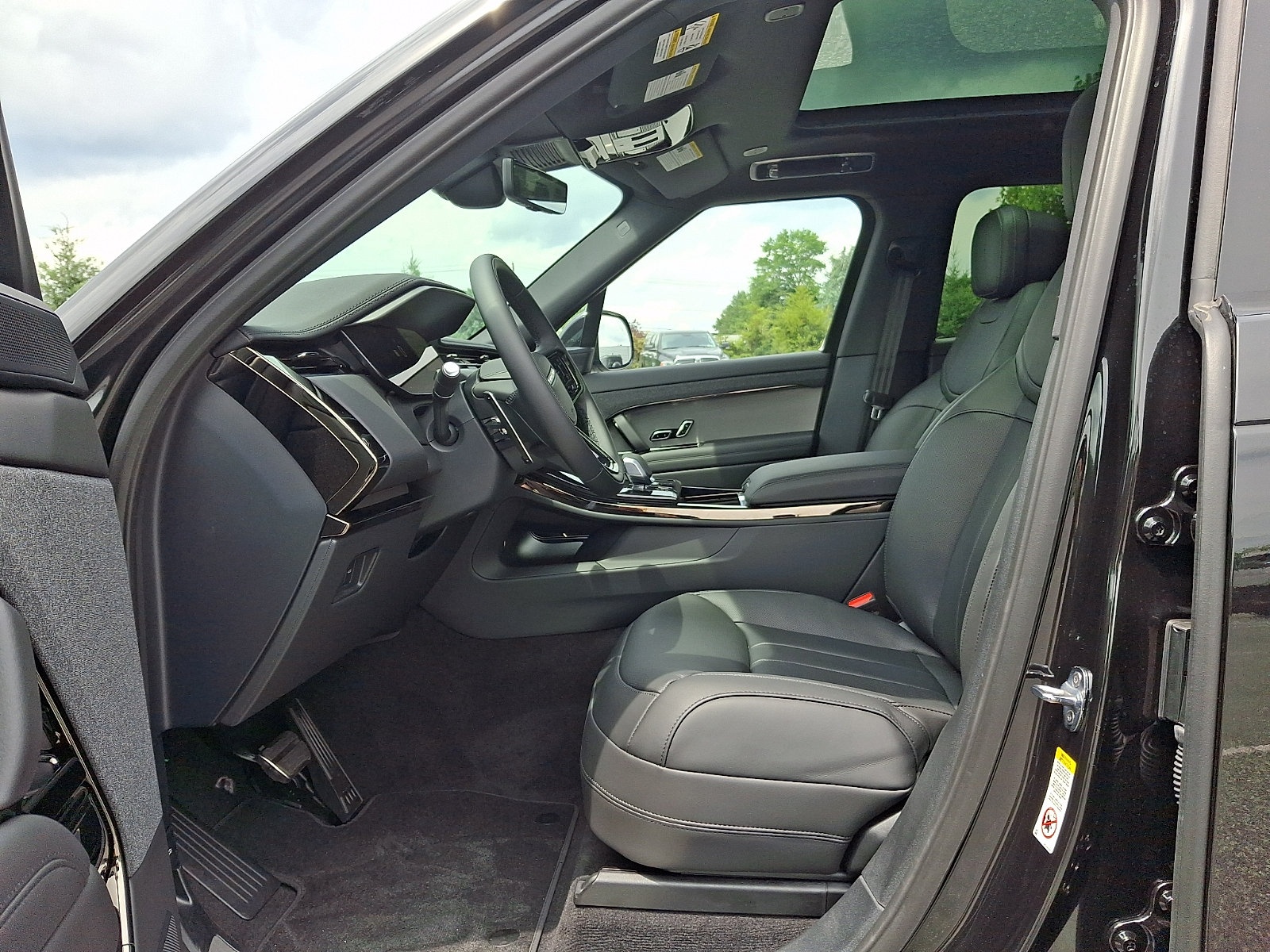 New 2026 Land Rover Range Rover Sport Dynamic SE AWD/4WD image 13