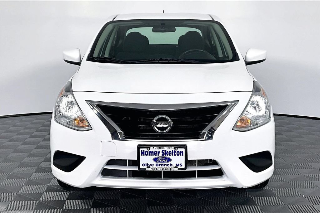 Used 2019 Nissan Versa SV FWD image 3