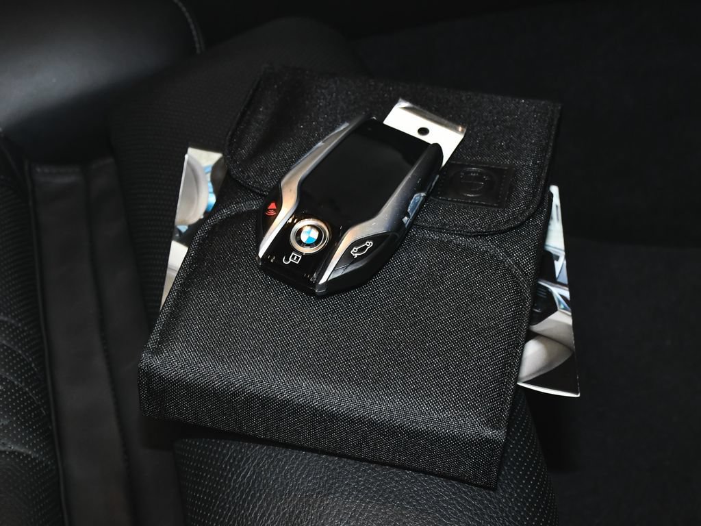 Used 2022 BMW M760i xDrive w/ Luxury Rear Seating Package AWD/4WD image 79