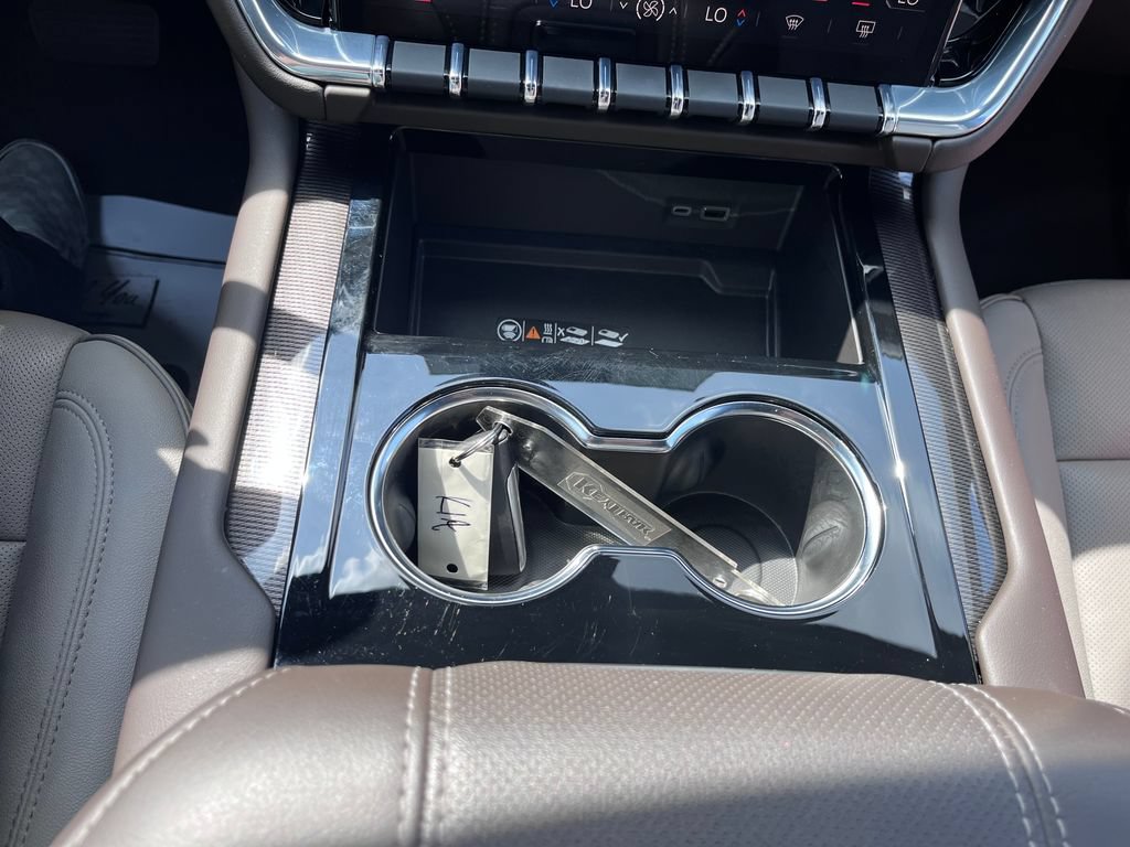 Used 2025 GMC Yukon Elevation AWD/4WD image 18