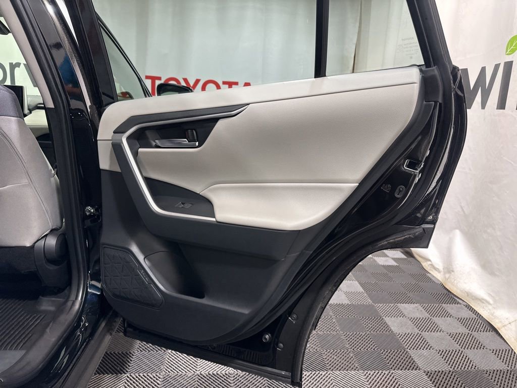 Used 2025 Toyota RAV4 XLE image 12