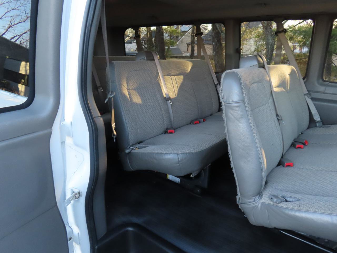 Used 2014 Chevrolet Express 3500 LS image 10