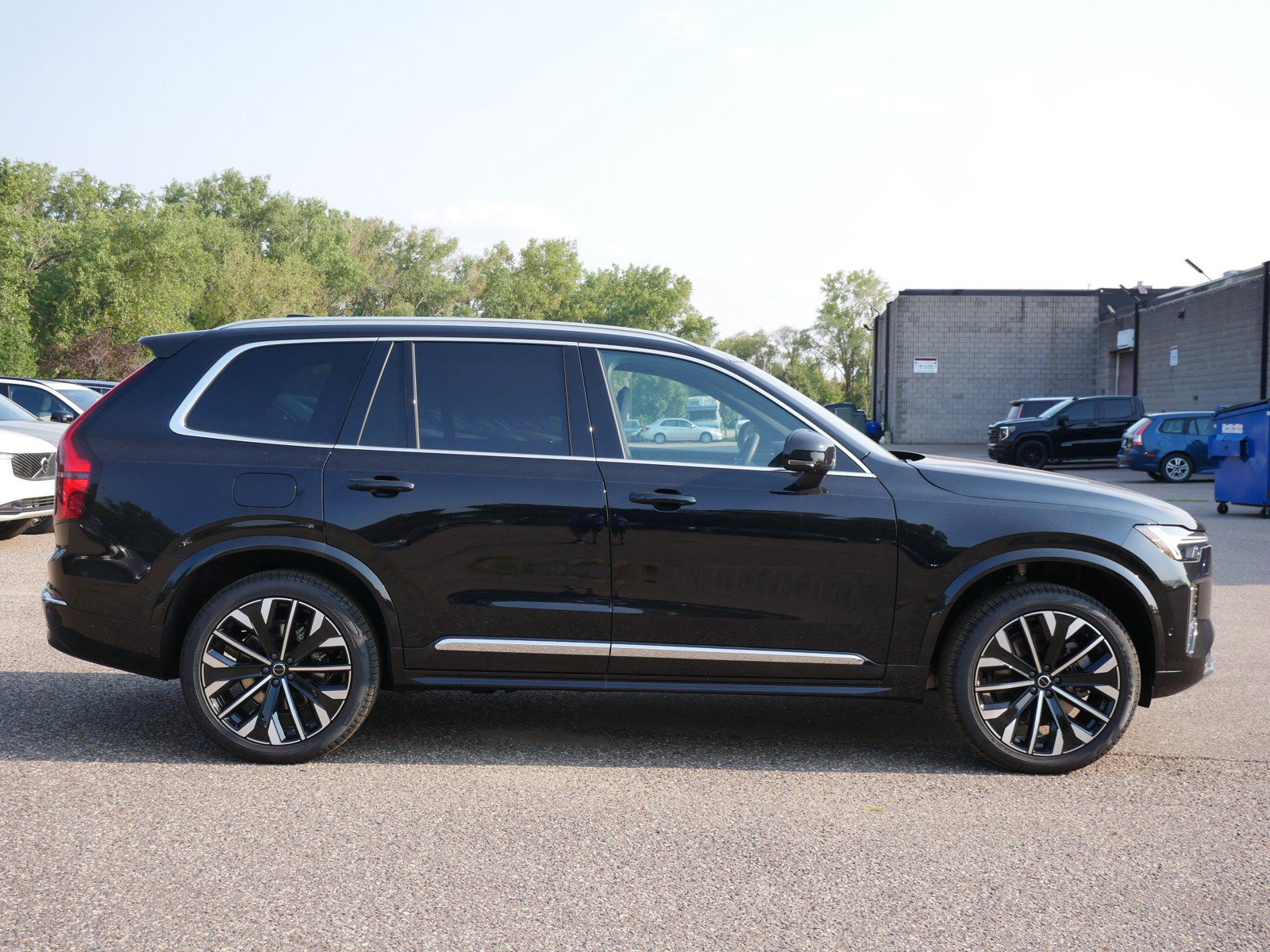 New 2026 Volvo XC90 T8 Plus w/ Protection Package Premier AWD/4WD image 2