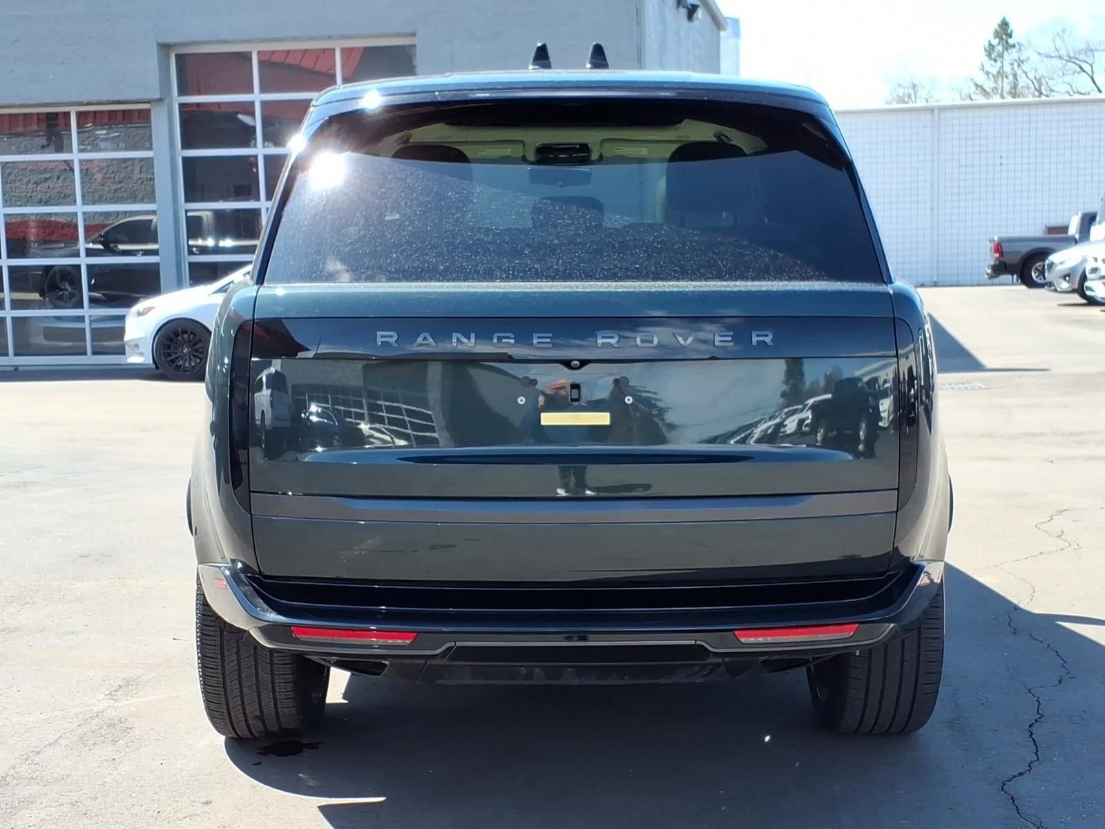 Used 2025 Land Rover Range Rover SE image 4