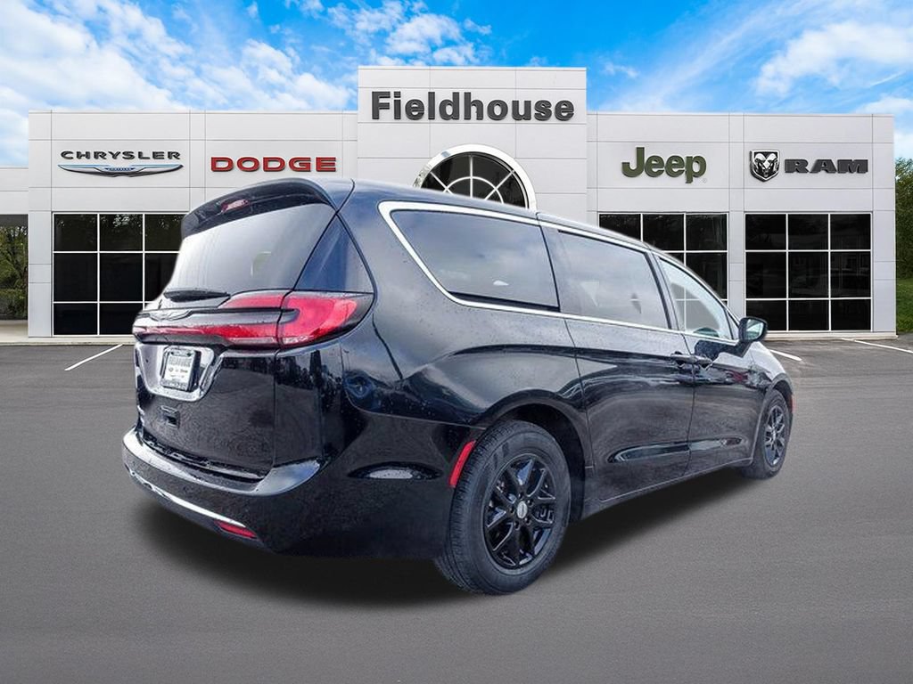 Used 2023 Chrysler Pacifica Touring-L FWD image 5