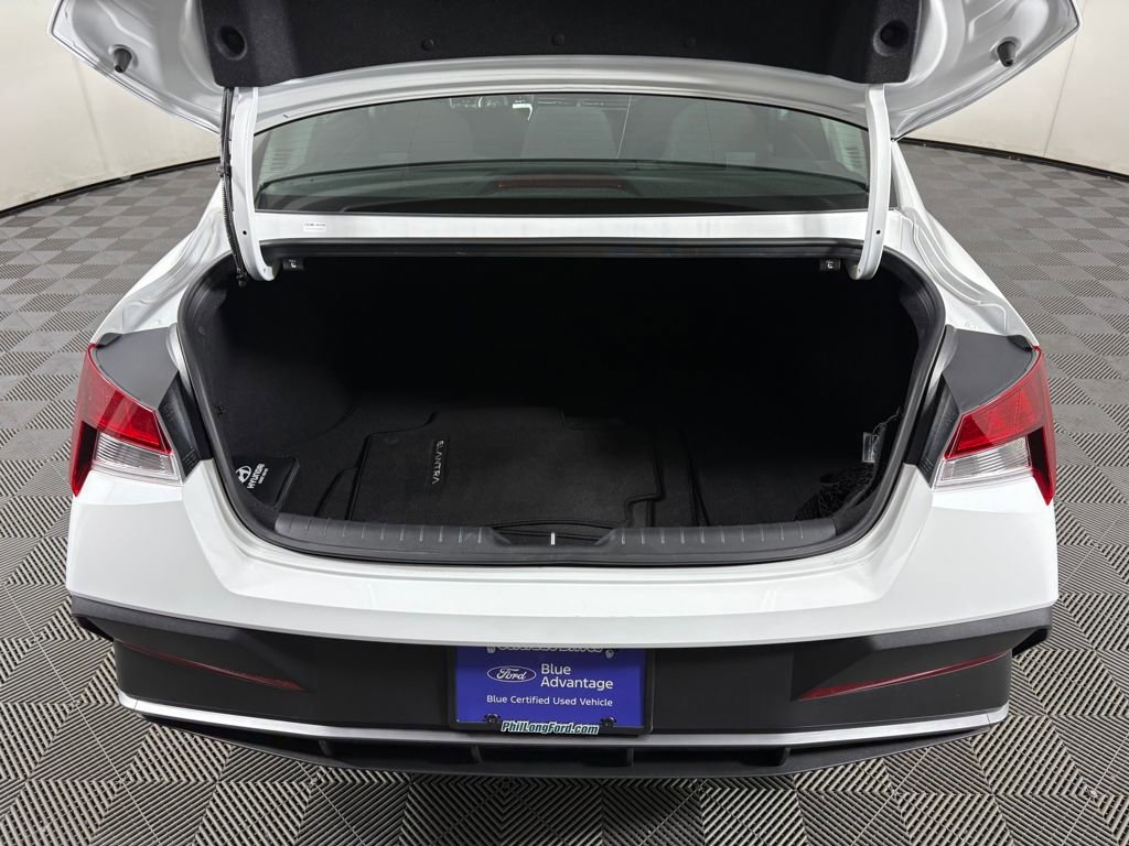 Used 2024 Hyundai Elantra SEL image 30