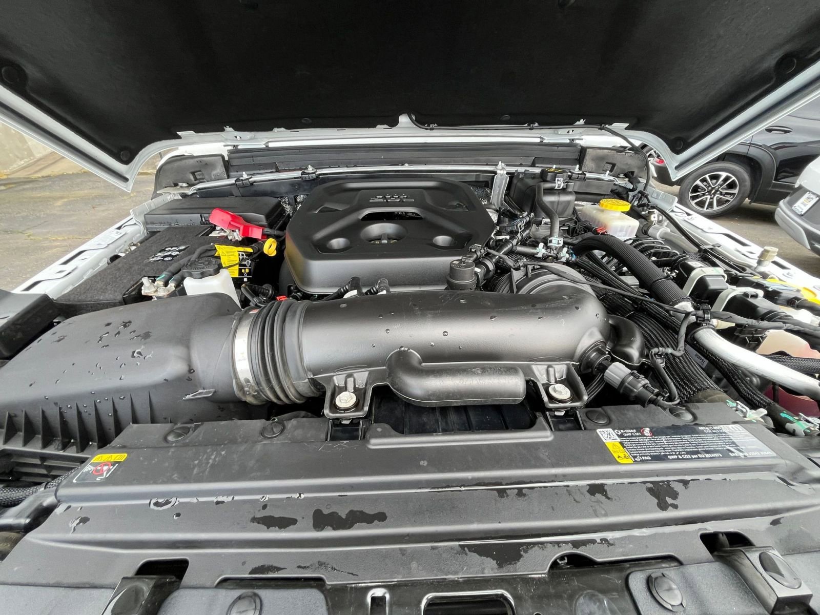 Used 2025 Jeep Wrangler Unlimited Sahara AWD/4WD image 33