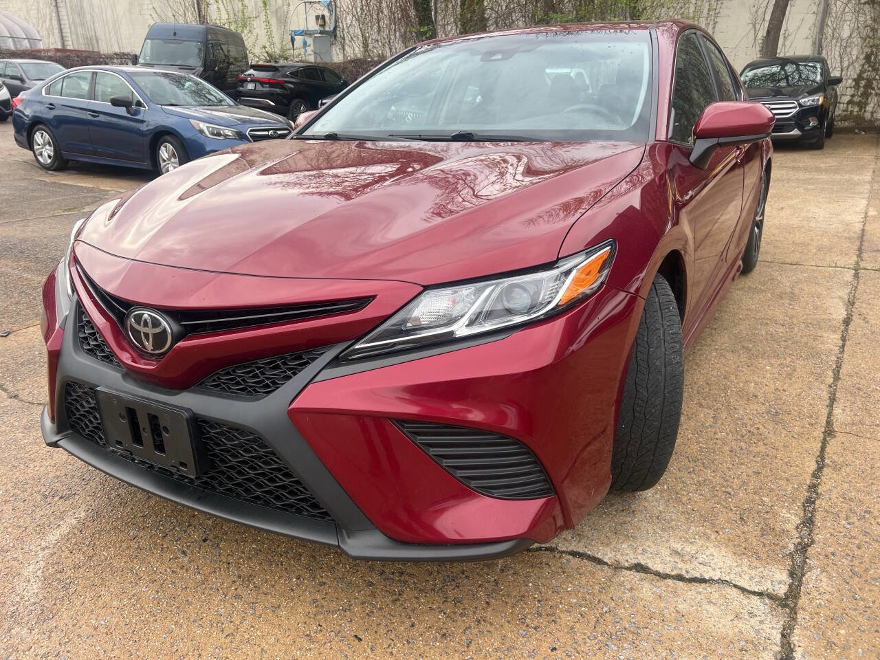 Used 2018 Toyota Camry SE w/ Moonroof Package image 2